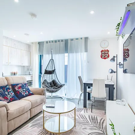 Perfectly Located - Apartment